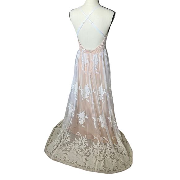 LUXXEL White Lace Sleeveless V Neck Side Slit Maxi Dress Size Medium - Picture 5 of 11